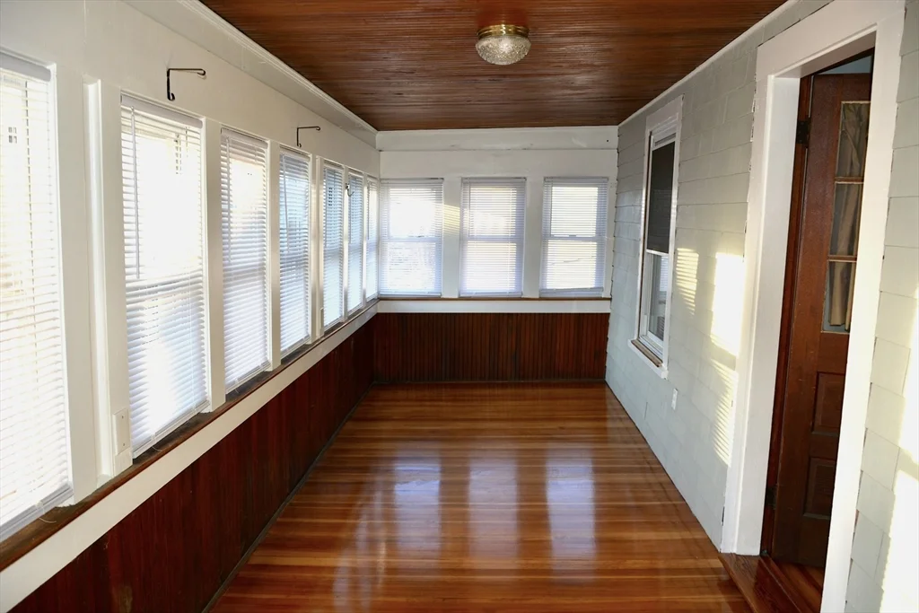 27 Emmons St, Milford