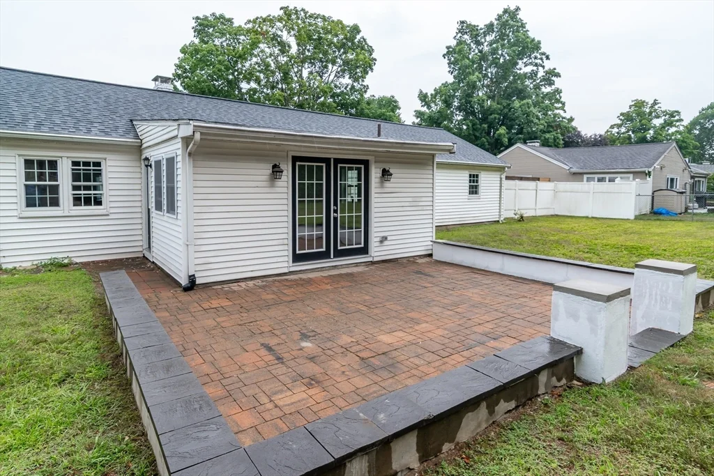 22 Wethersfield Rd, Natick