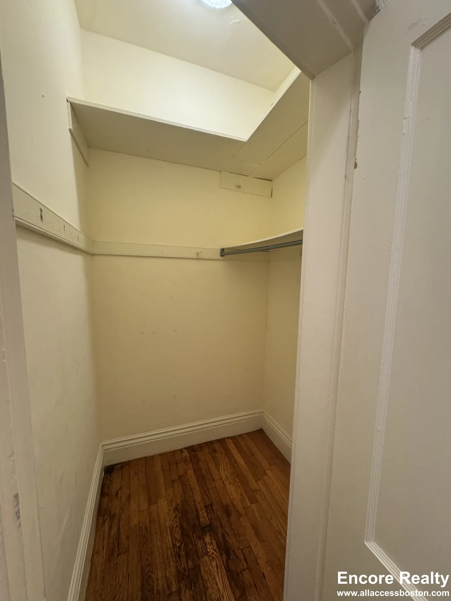 106 Queensberry St, Fenway