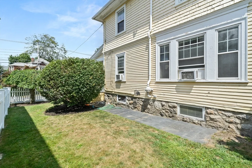 196 Waverley Rd, North Andover