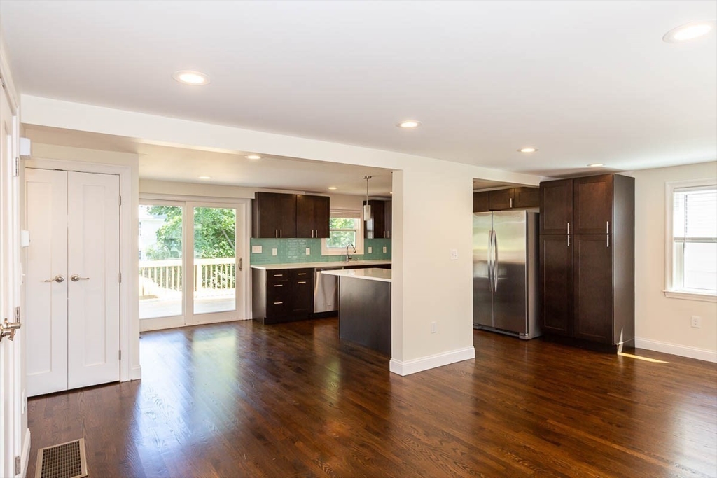 77 Rock Glen, Medford