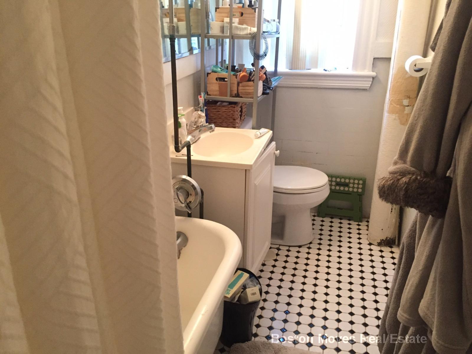 Studio bed, 1 bath apartment for rent at 95 Park Dr Unit 3, Fenway — photo 6 of 7