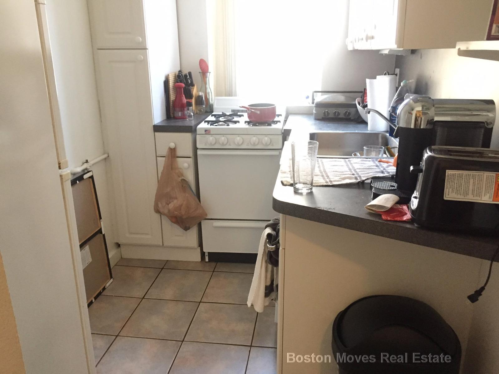Studio bed, 1 bath apartment for rent at 95 Park Dr Unit 3, Fenway — photo 4 of 7