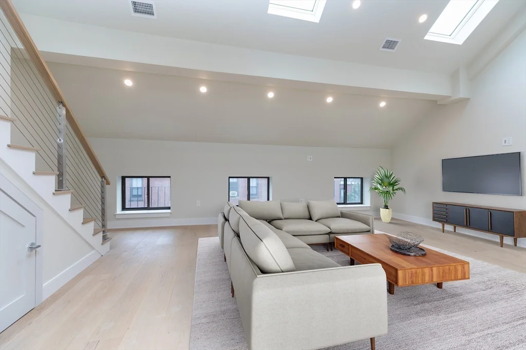 577 Massachusetts Ave, South End
