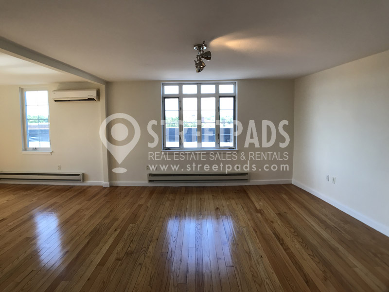 60 Brattle St, Harvard Square