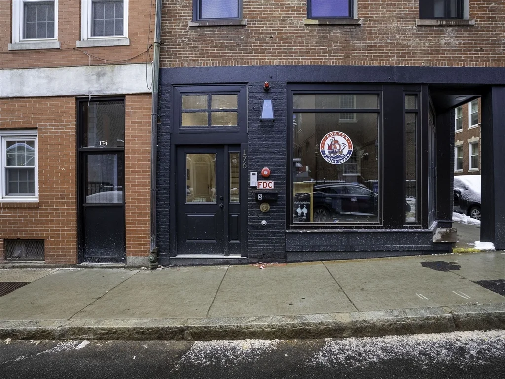 176 Salem St, North End