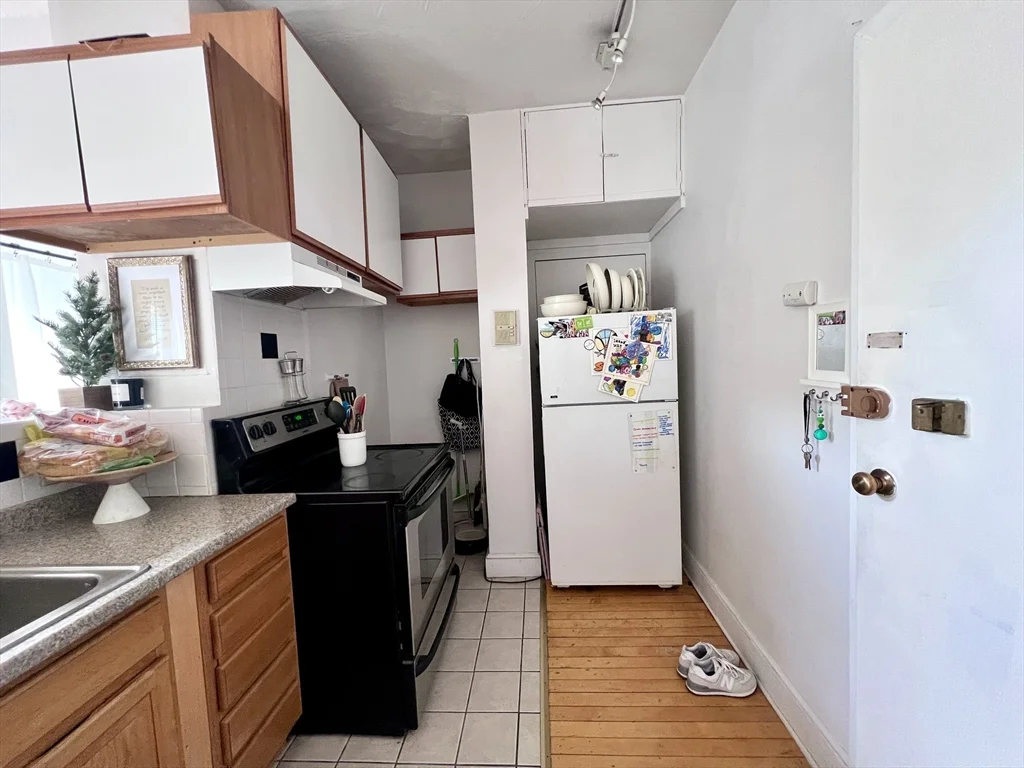 3 Englewood Ave, Brookline