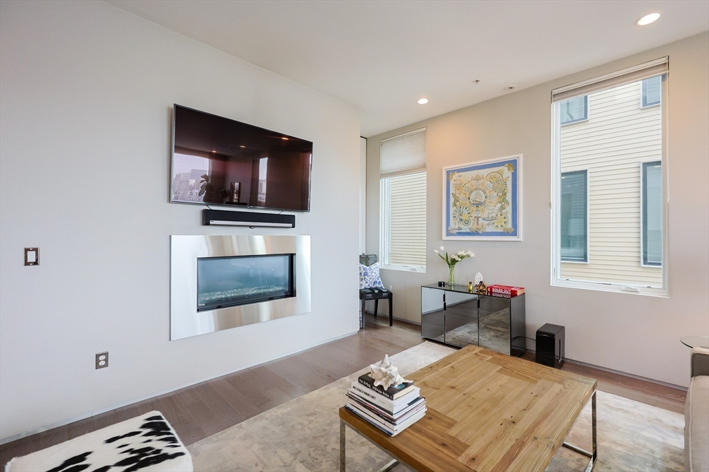 537 E 1st, South Boston