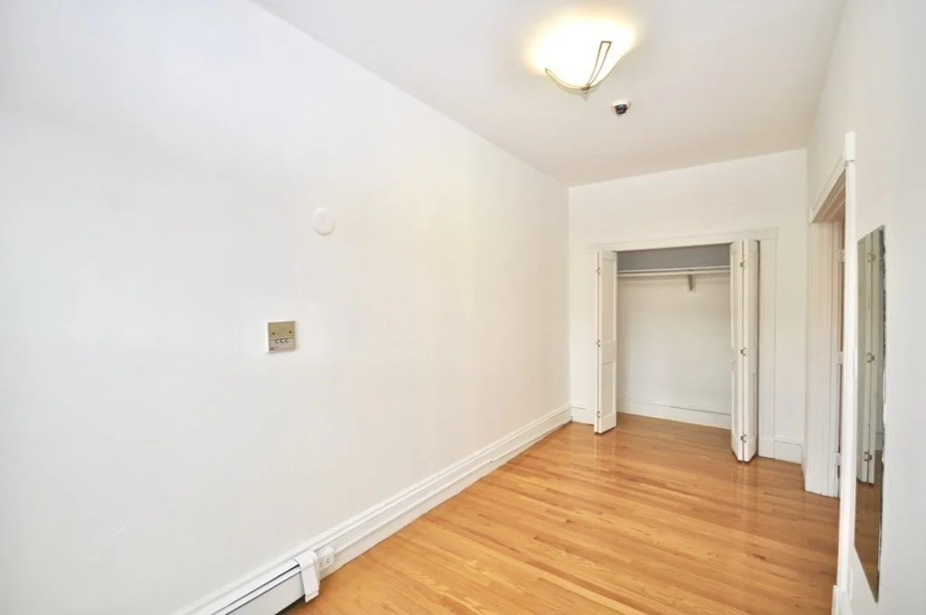 218 Newbury St, Back Bay