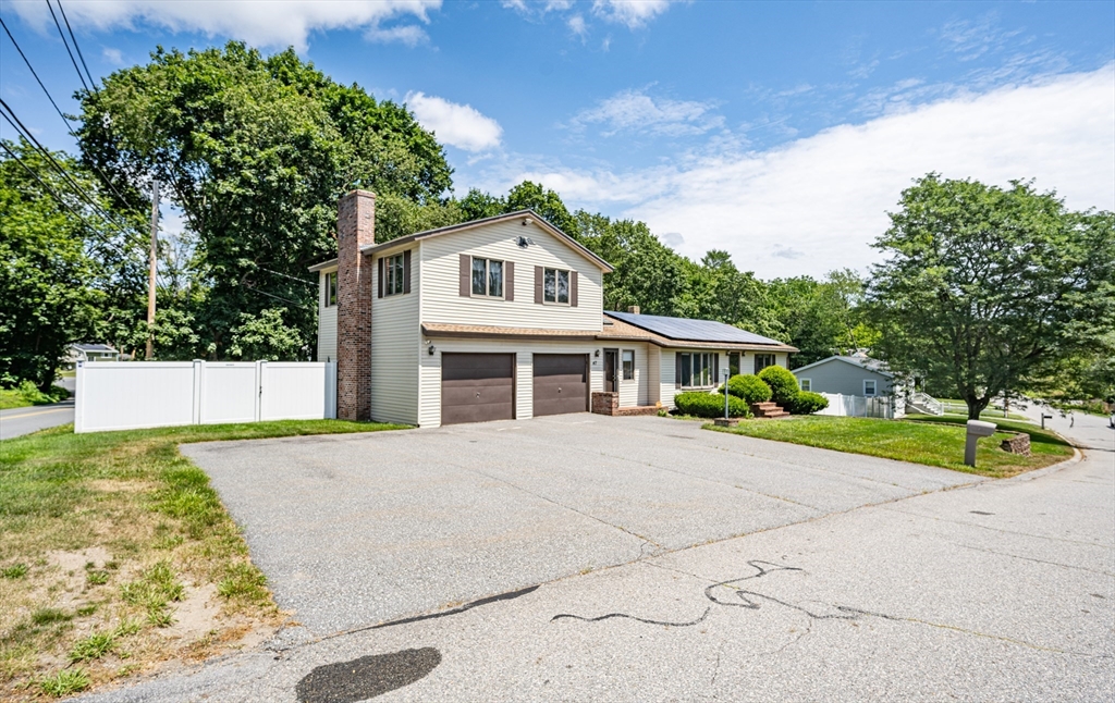47 Oriole Dr, Dracut