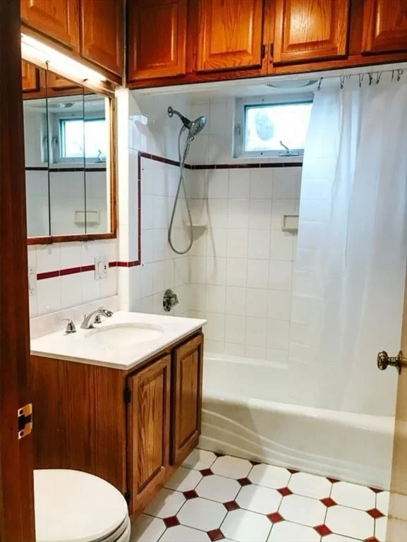 78 Webster St, Medford