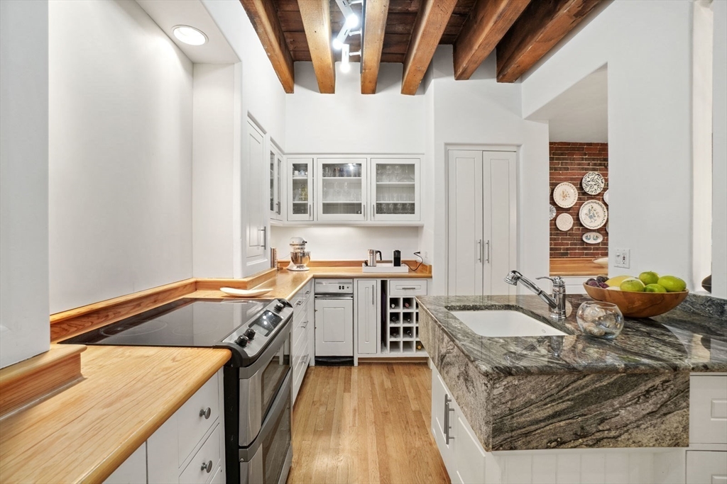 28-32 Atlantic Ave, Waterfront