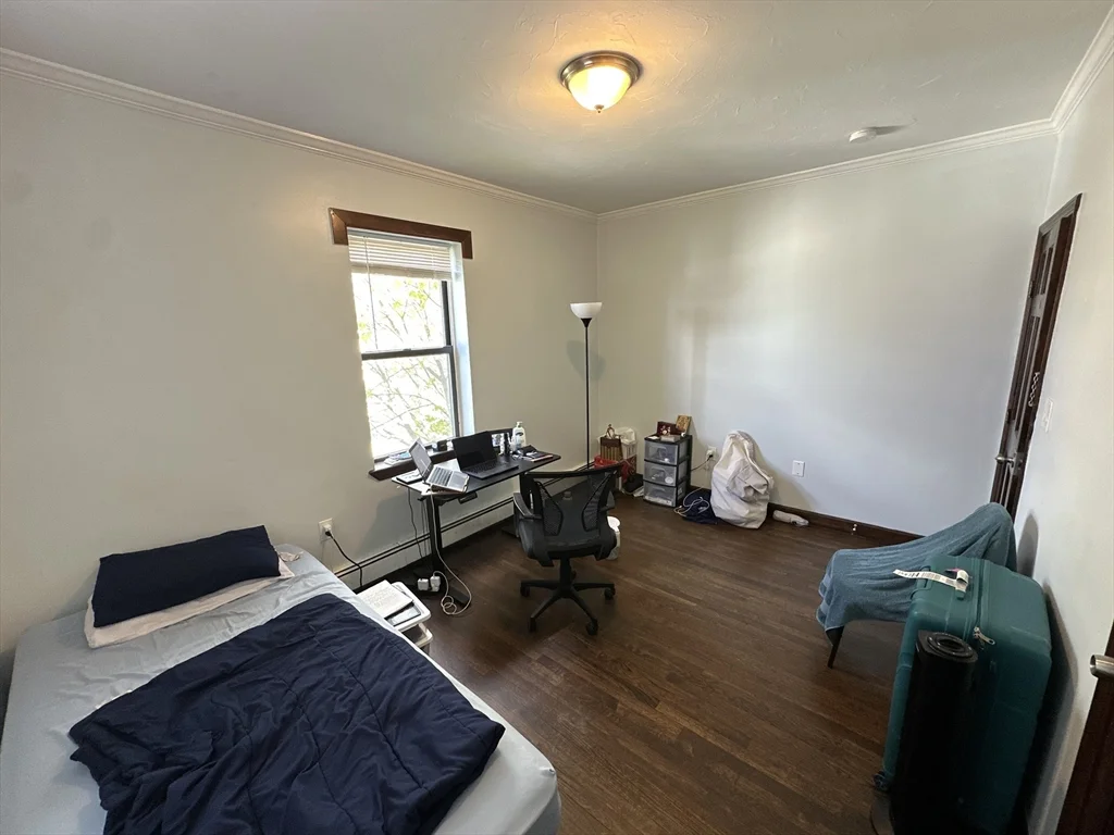435 Walnut Ave, Roxbury