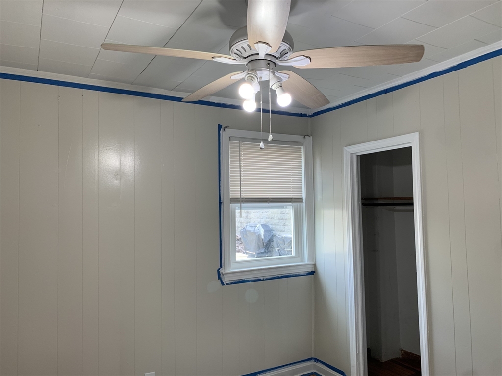 512 Pine St, Fall River