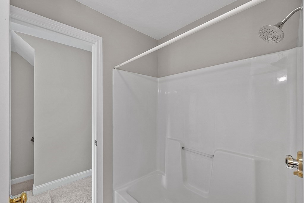 67 N Quinsigamond Ave, Shrewsbury