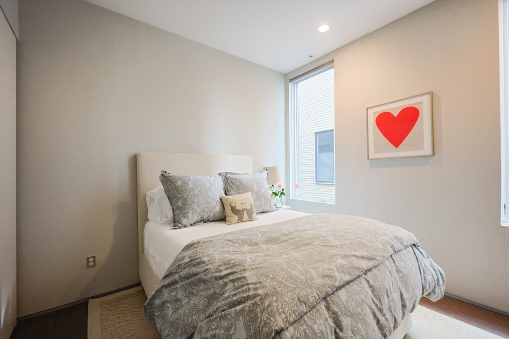 537 E 1st, South Boston