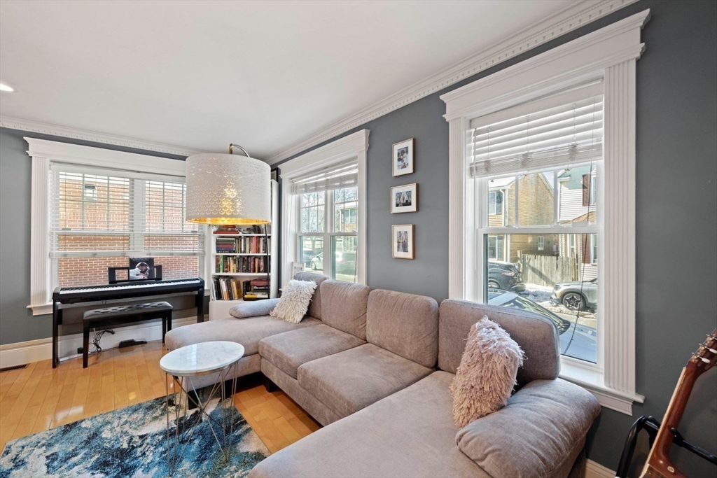 8 Mohawk St, South Boston