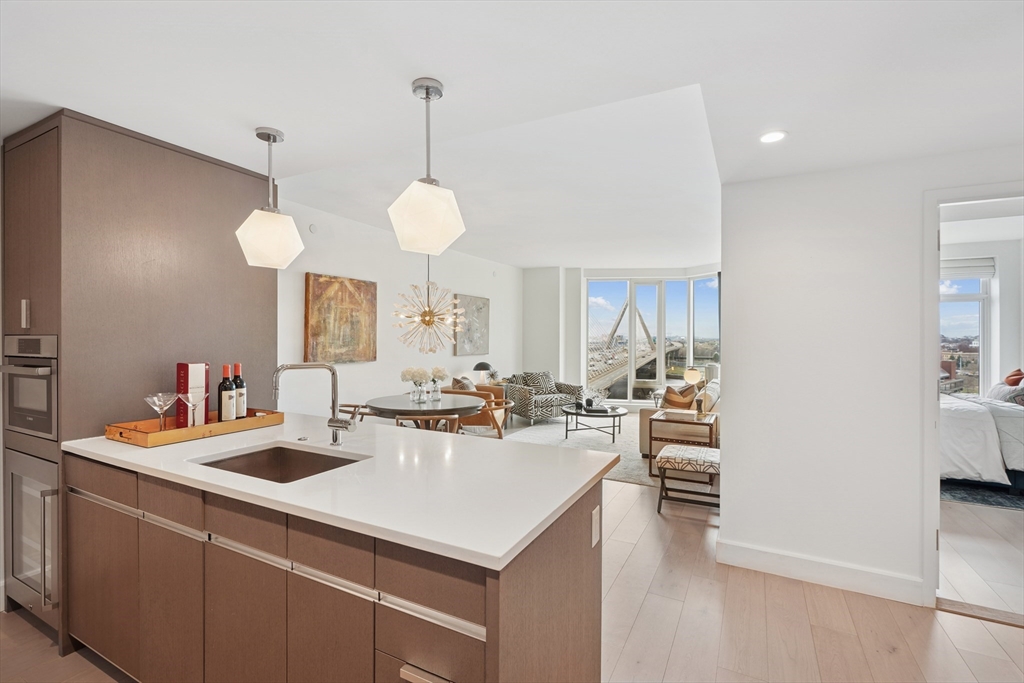 100 Lovejoy Wharf, Waterfront