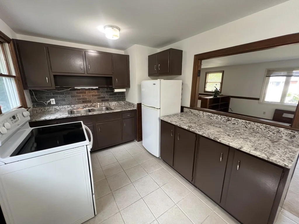 12 Saran Ave, Bedford