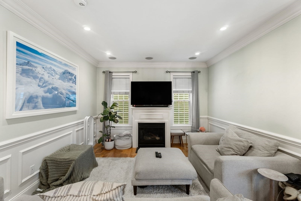 192 W 6th St, South Boston