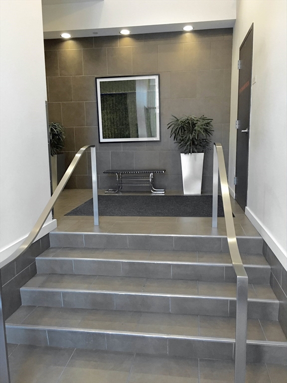 88 Kingston St, Midtown