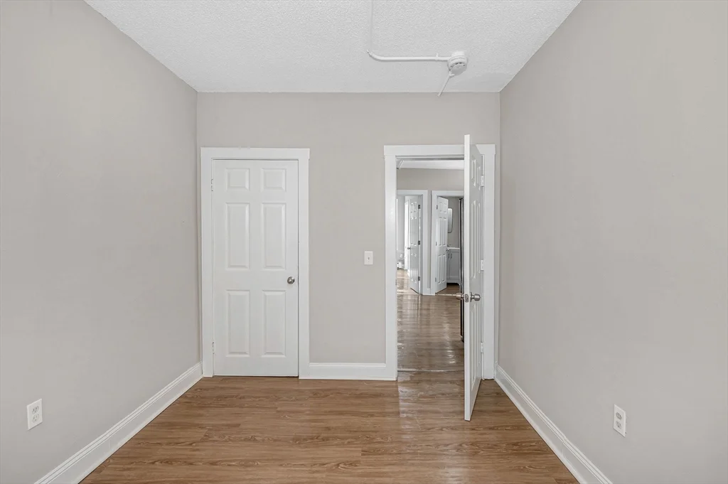 50 1/2 Common St, North Lawrence