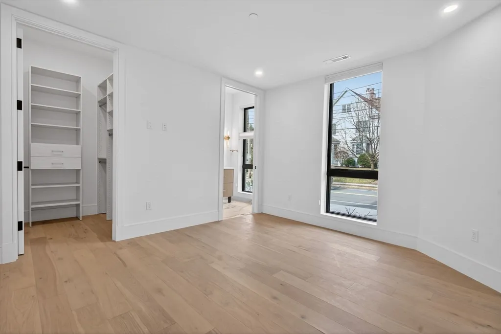 1114 Beacon, Newton Highlands