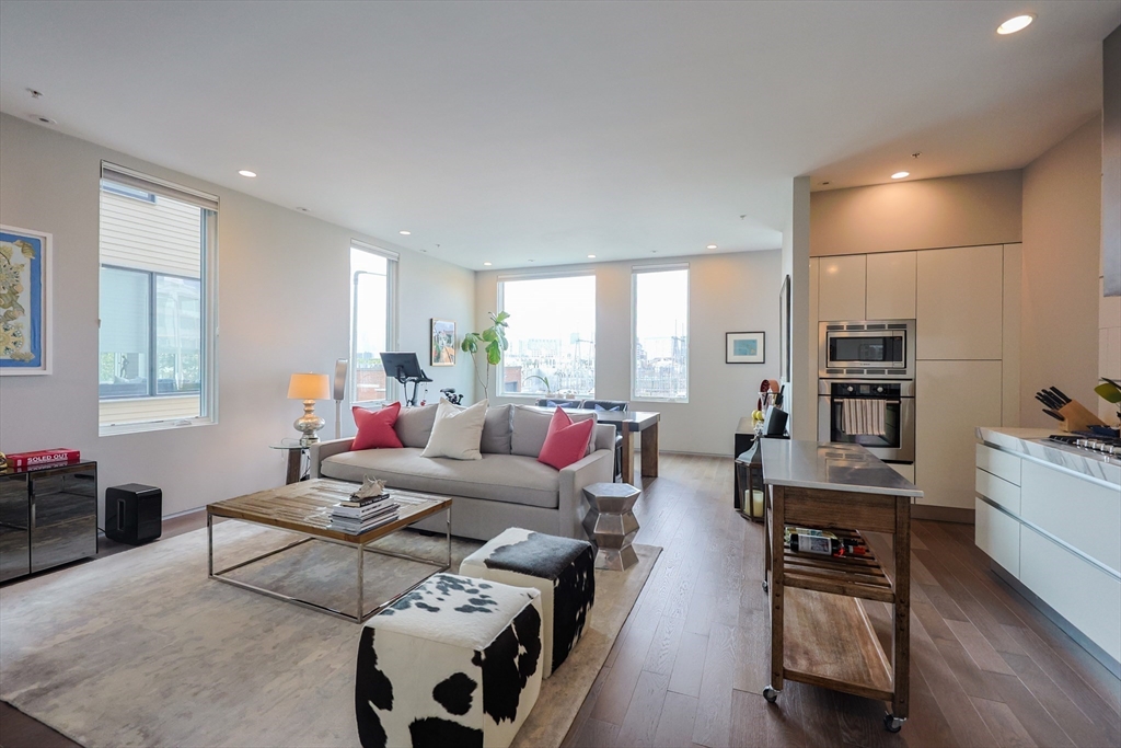 537 E 1st, South Boston