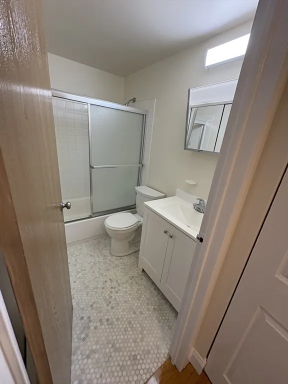 586 Massachusetts Ave, South End