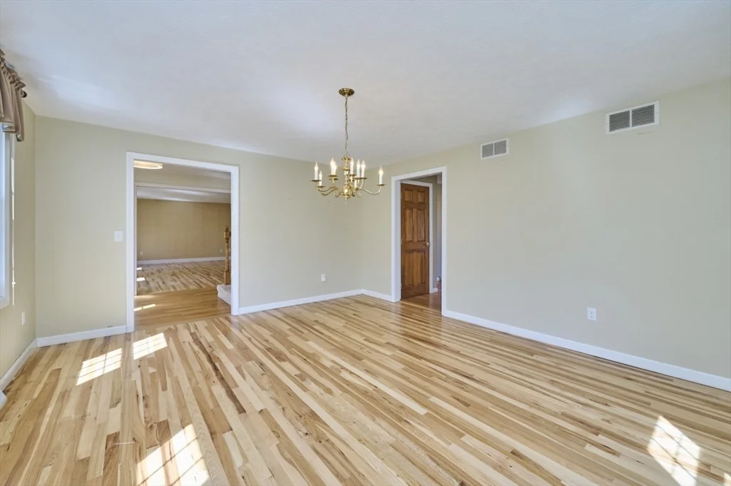 7 Gibbs Valley Path, Framingham