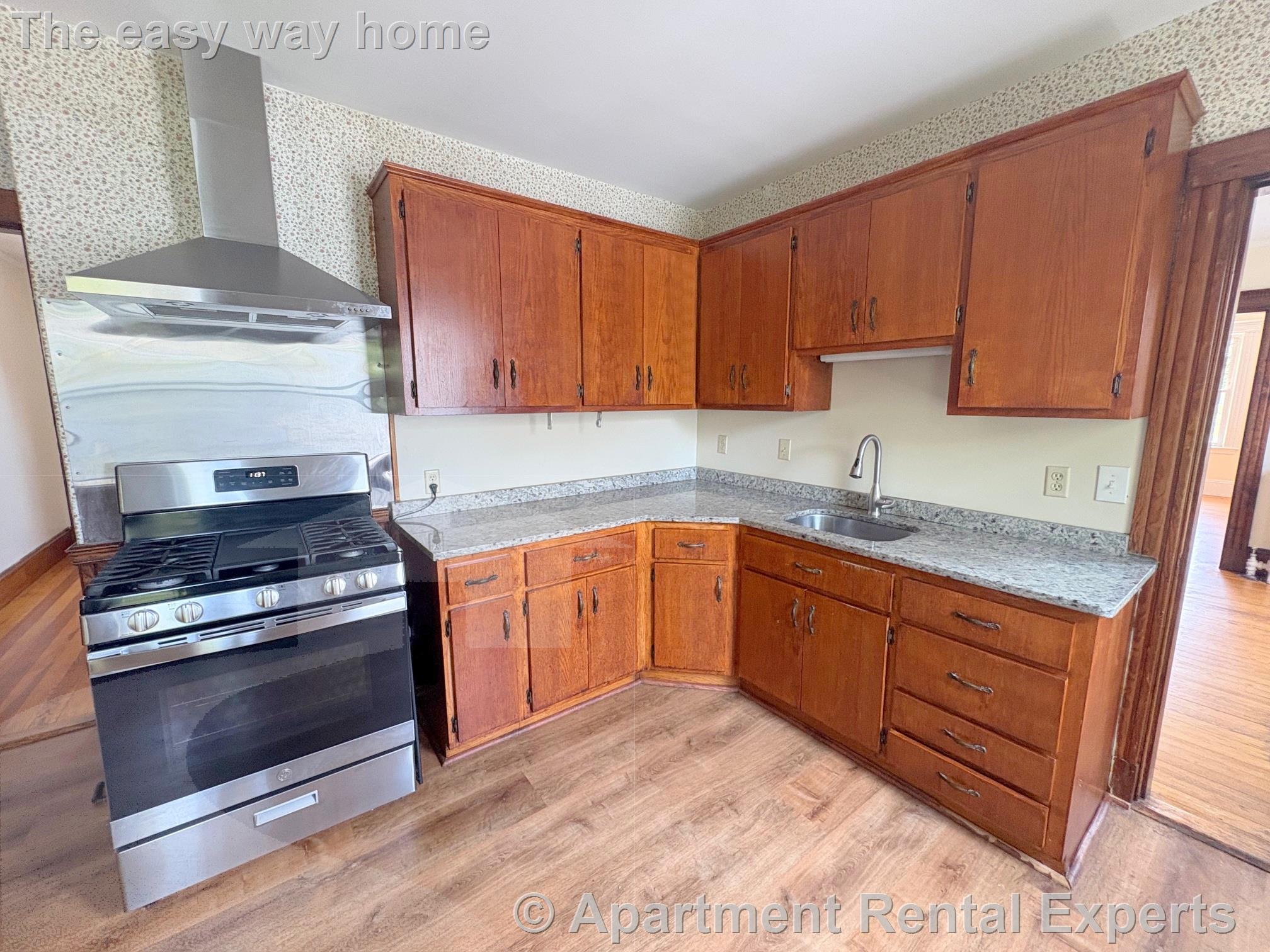 50 Oxford Ave, Belmont Line