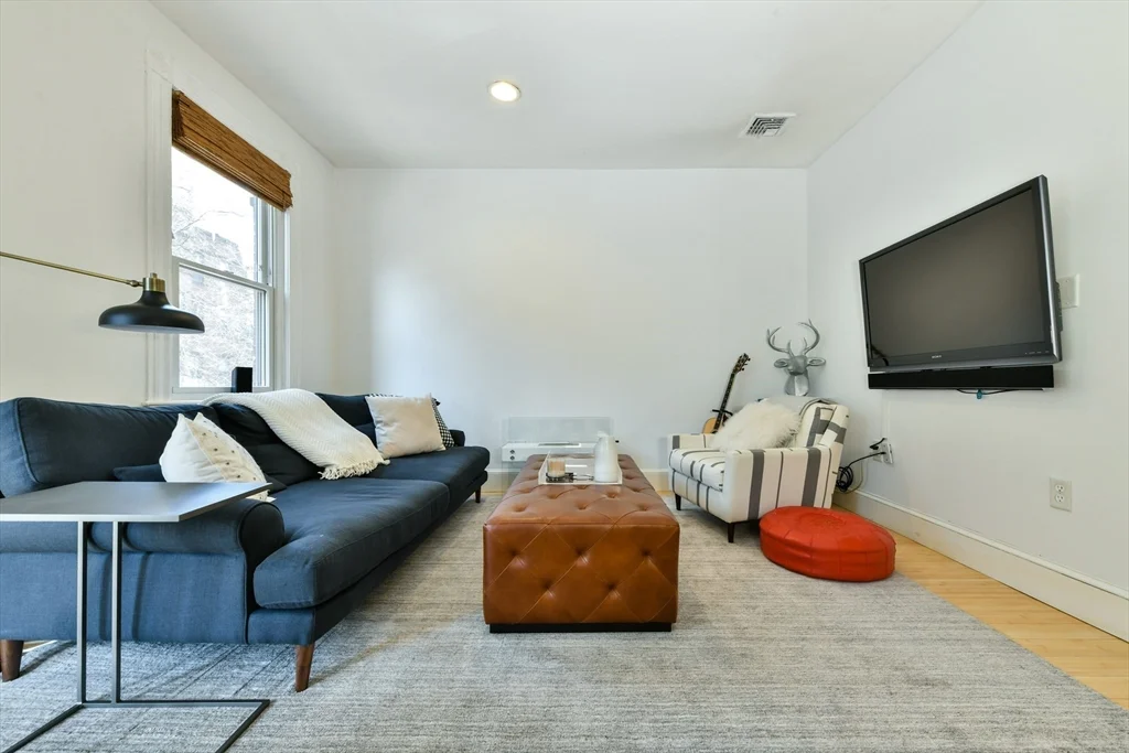 16 Follen St, Back Bay