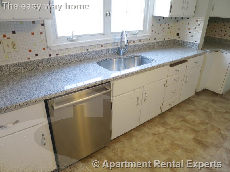 38 Sterling St, Tufts