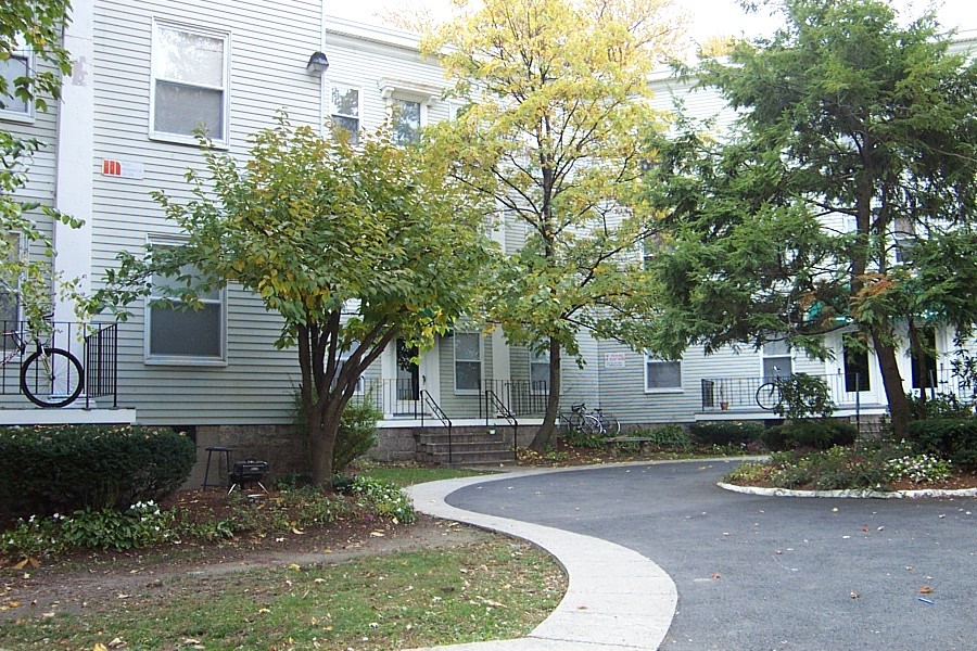 6 Ashford Ct, Allston