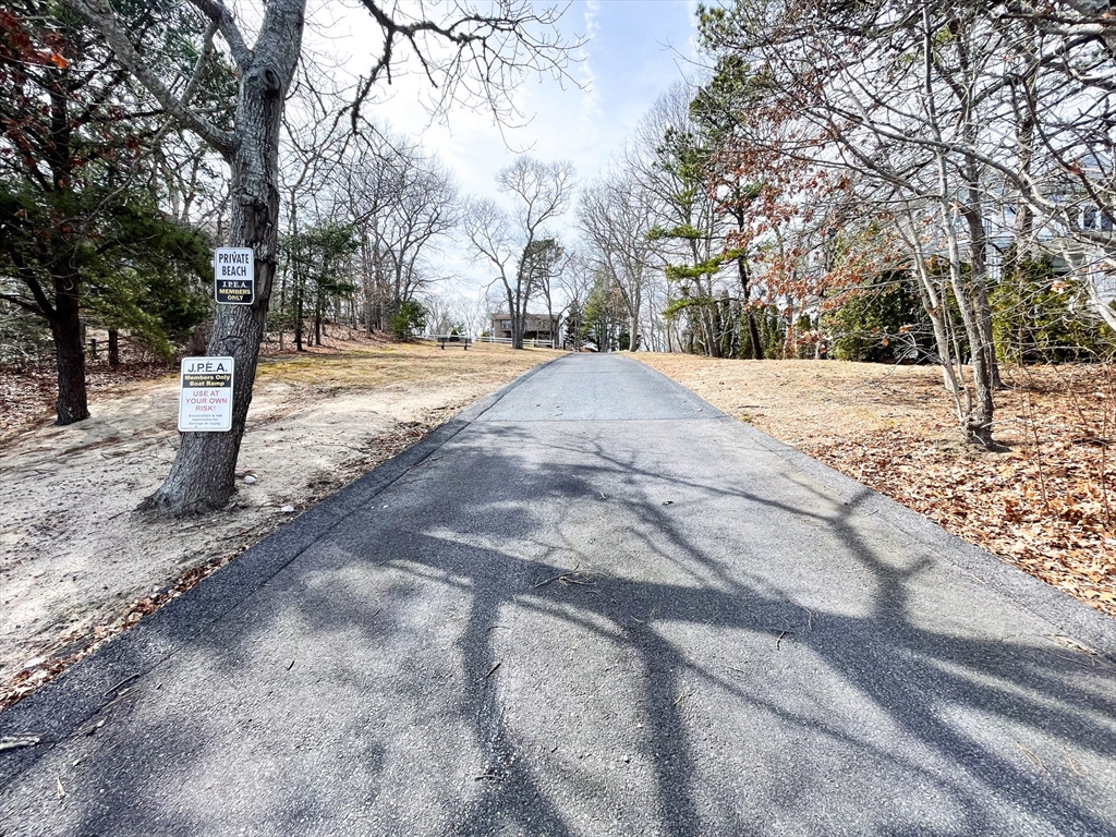 92 James Cir, Mashpee