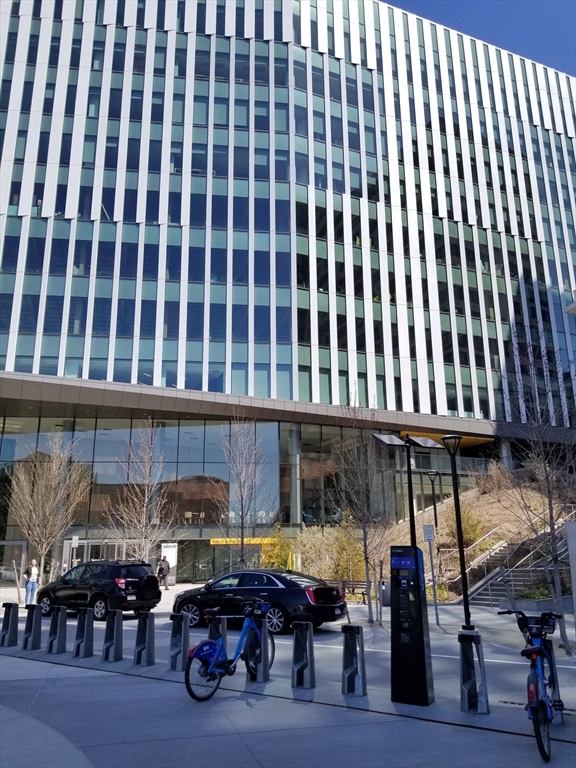 2 Earhart, East Cambridge