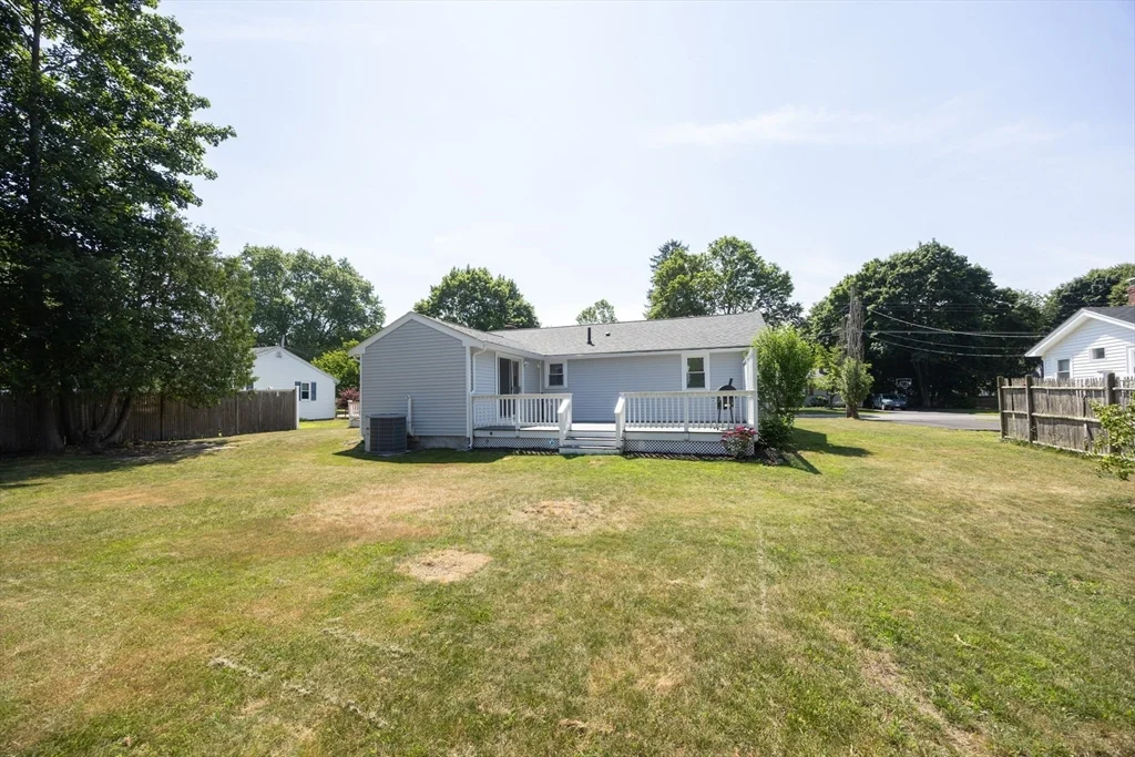 22 Suffolk Rd, Sharon