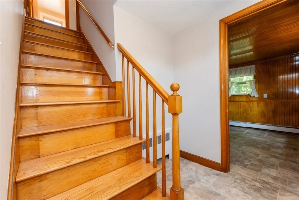 205 Hardy Pond Rd, Waltham