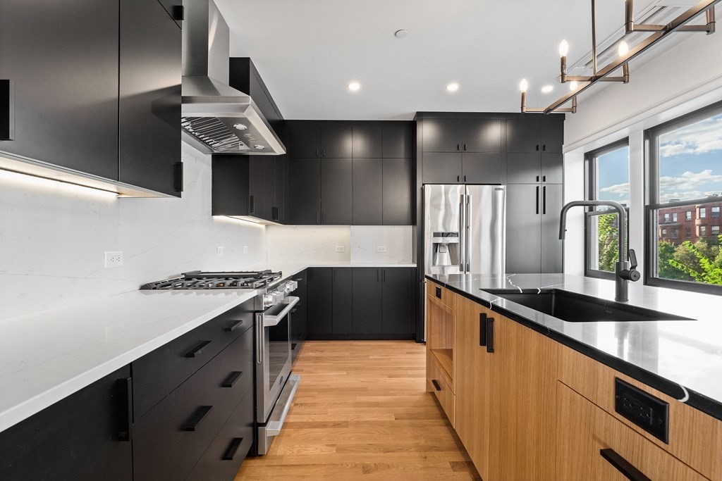 903 Beacon St, Back Bay