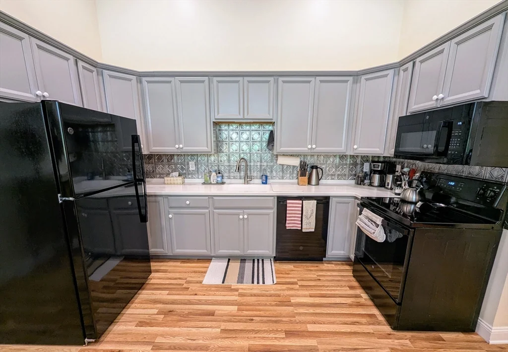 352 Manchaug Rd, Sutton