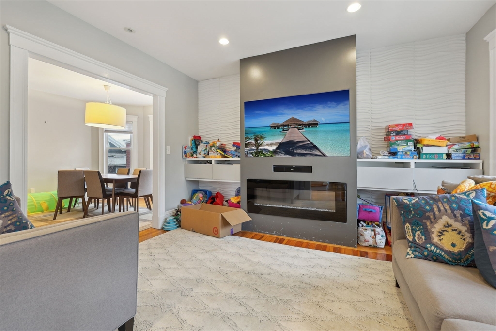 18 Hamilton Rd, Somerville