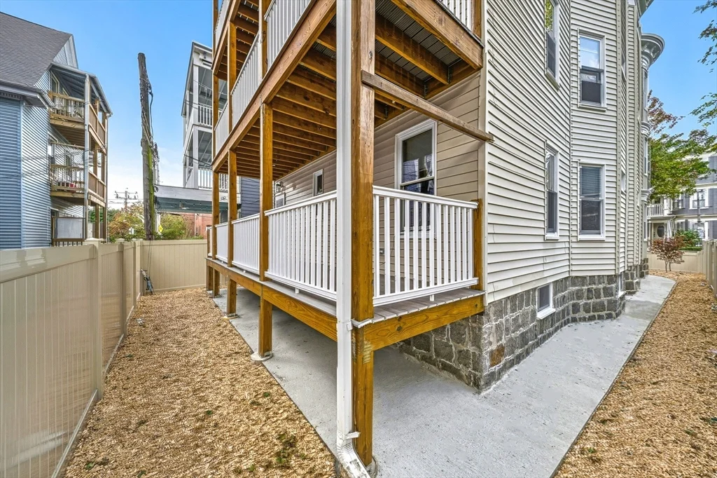 24 Hinckley, Dorchester