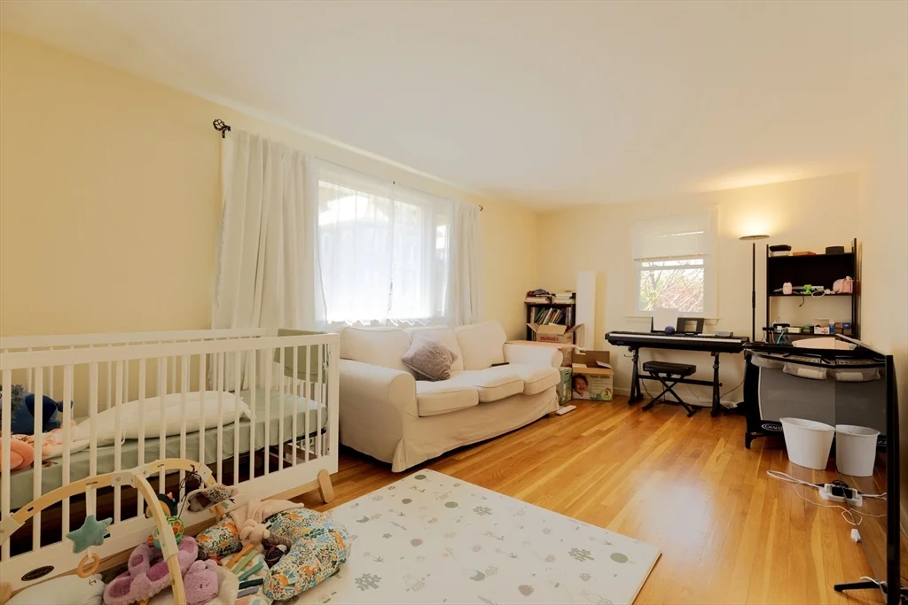 89 Brayton Rd, Oak Square