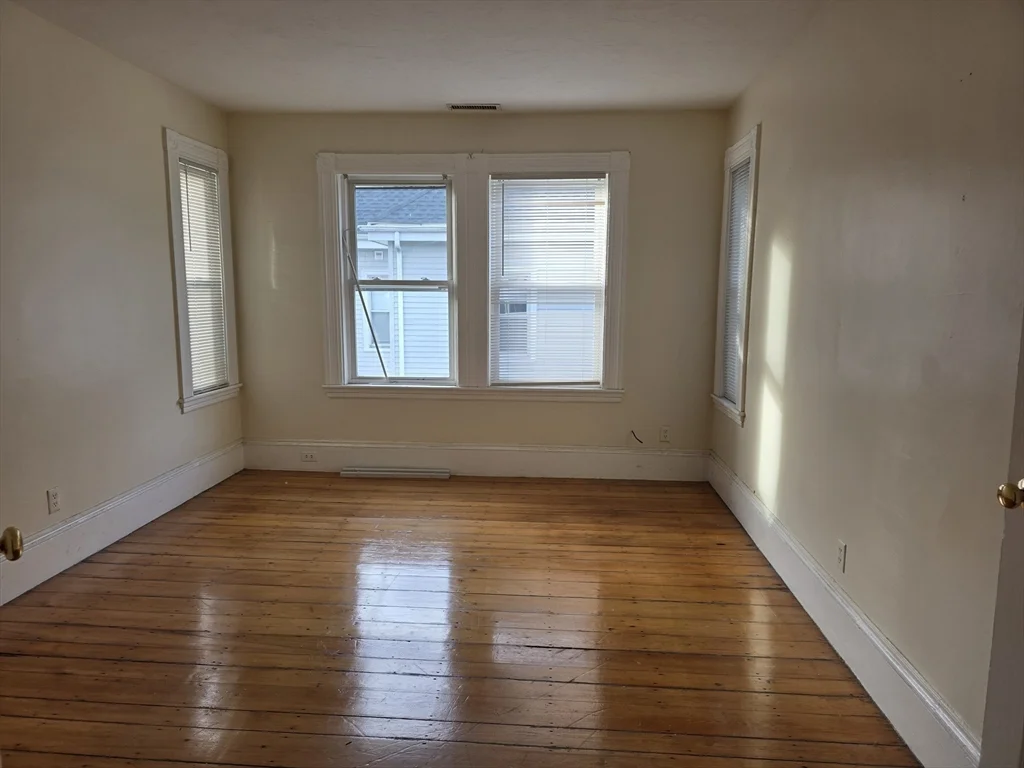 209 Ash St, Waltham