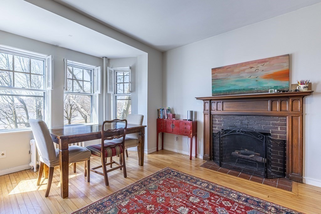 993 Memorial Dr, Cambridge