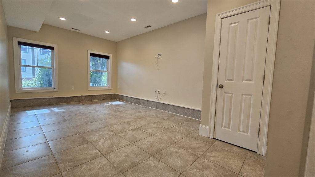 43 Hammond St, Waltham