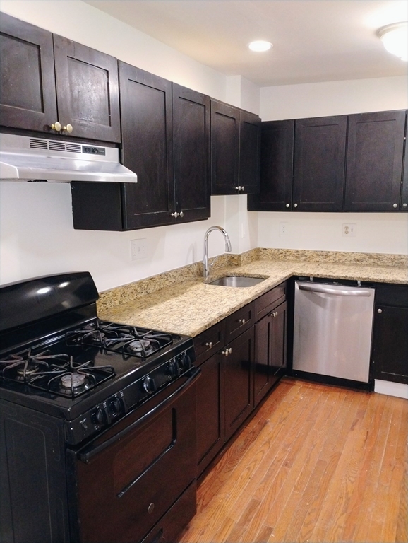 182 Walnut Ave, Roxbury