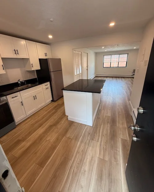 10 Colonial Dr, Andover