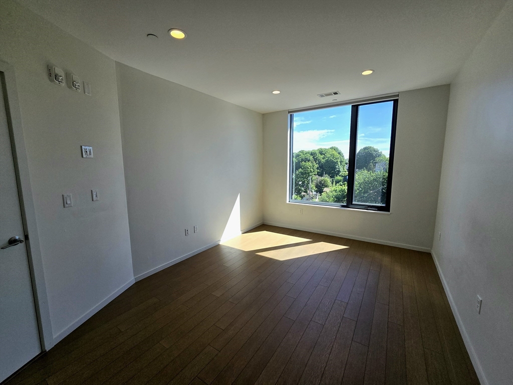 57 Quincy Shore Dr, Quincy