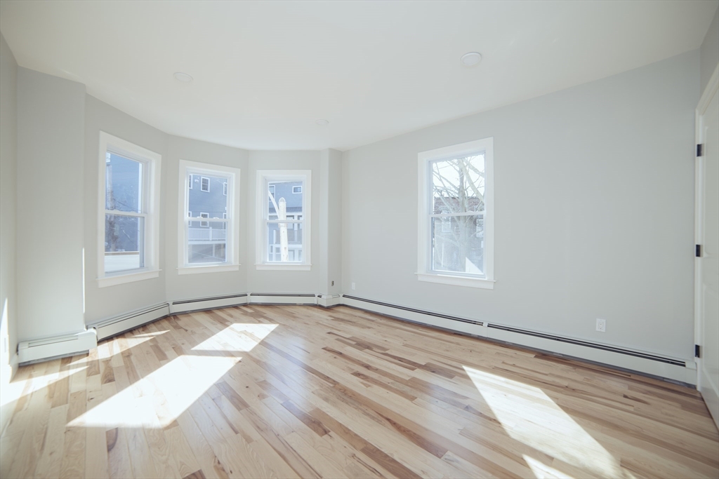 10 Duffley Ct, Chestnut Hill